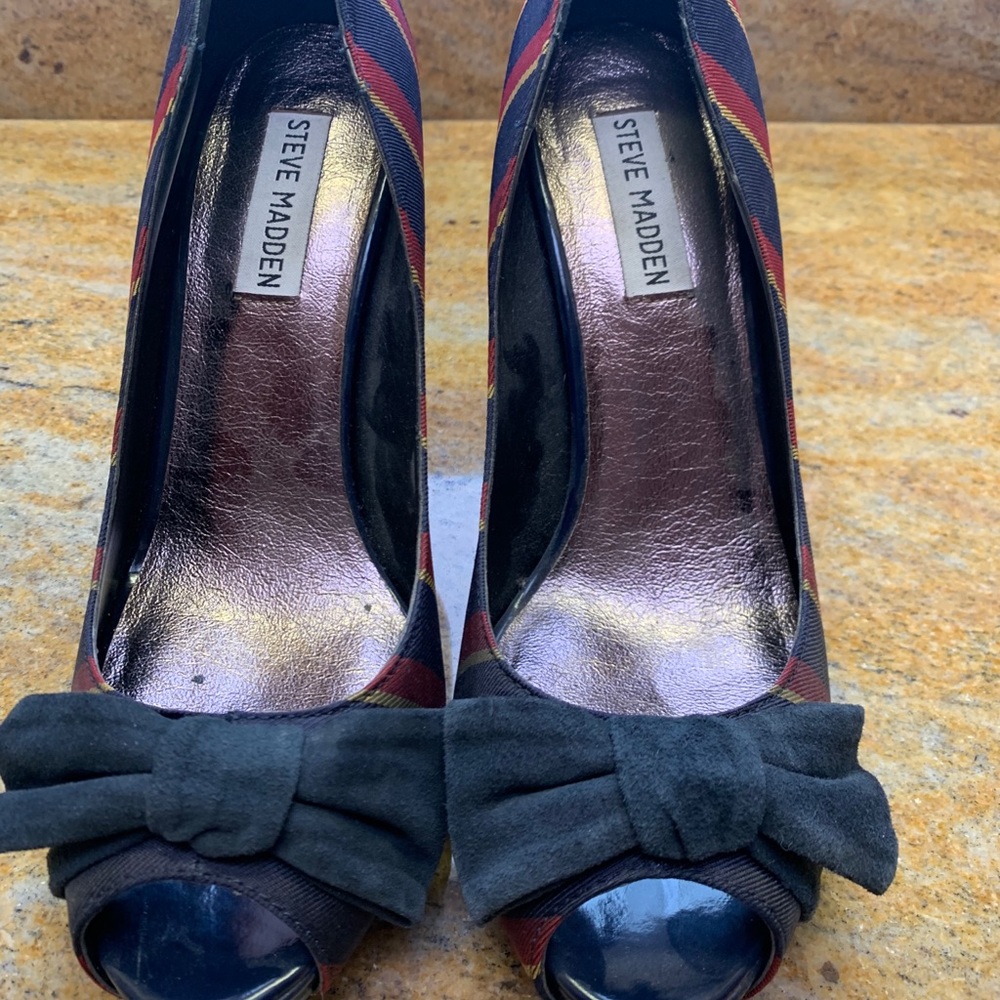 Heels - Picture 2 of 3